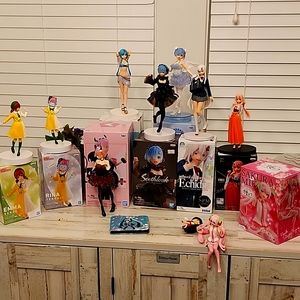 Anime Figure Lot w/ free wallet and mini figure